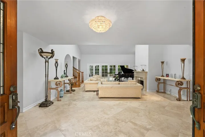 Luxurious large living room