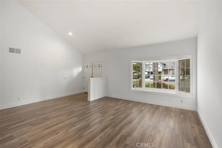 Entry/ Living Room