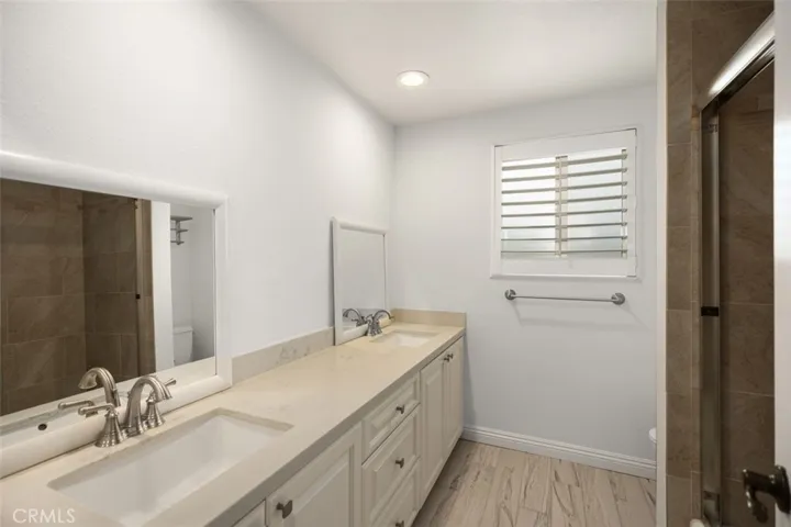 Guest Bath upstairs