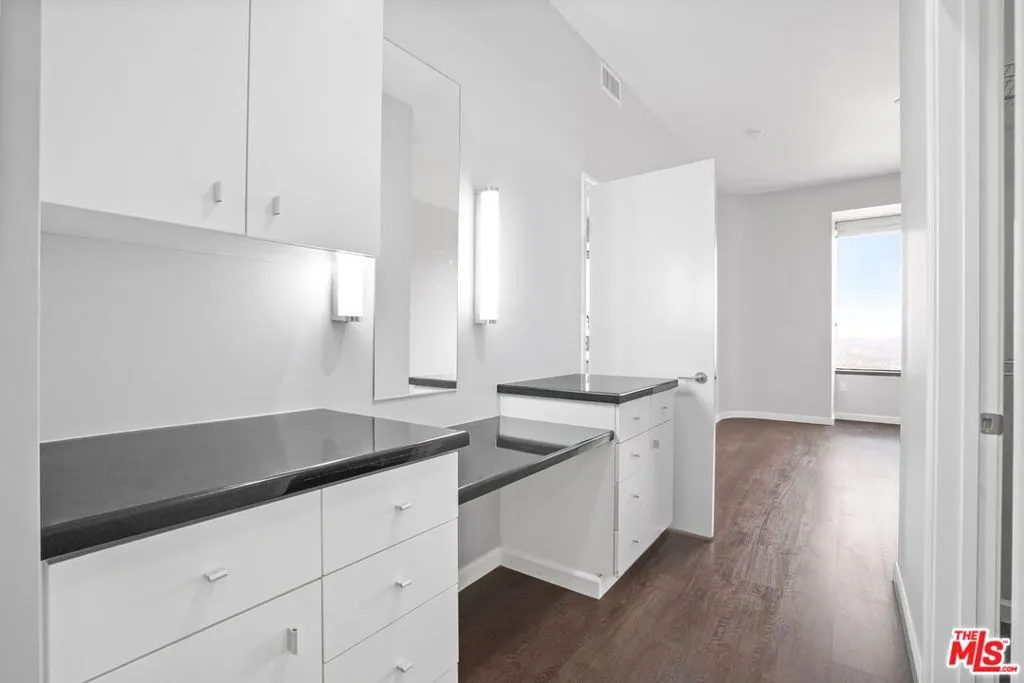 1100 Wilshire 3404, Los Angeles, California 90017 home-pic-22