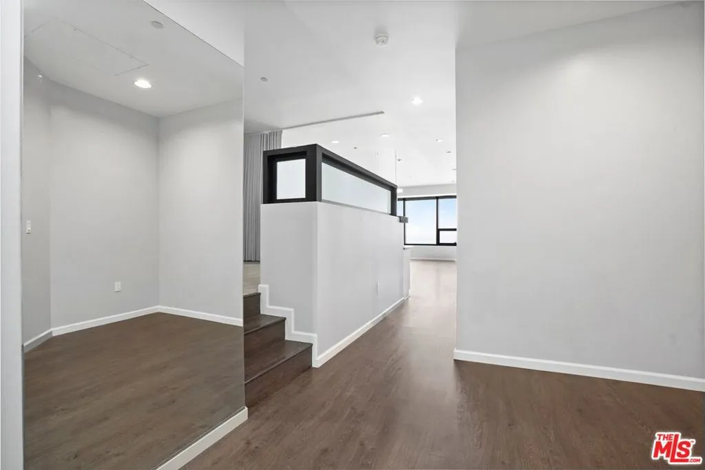 1100 Wilshire 3404, Los Angeles, California 90017 home-pic-1
