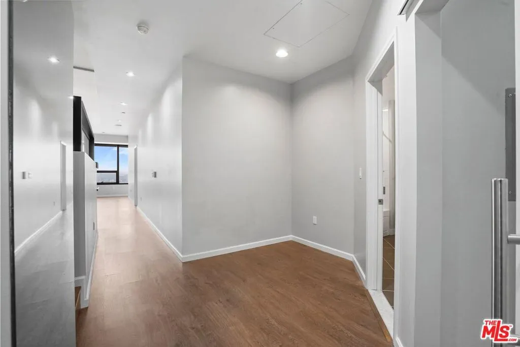 1100 Wilshire 3404, Los Angeles, California 90017 home-pic-2