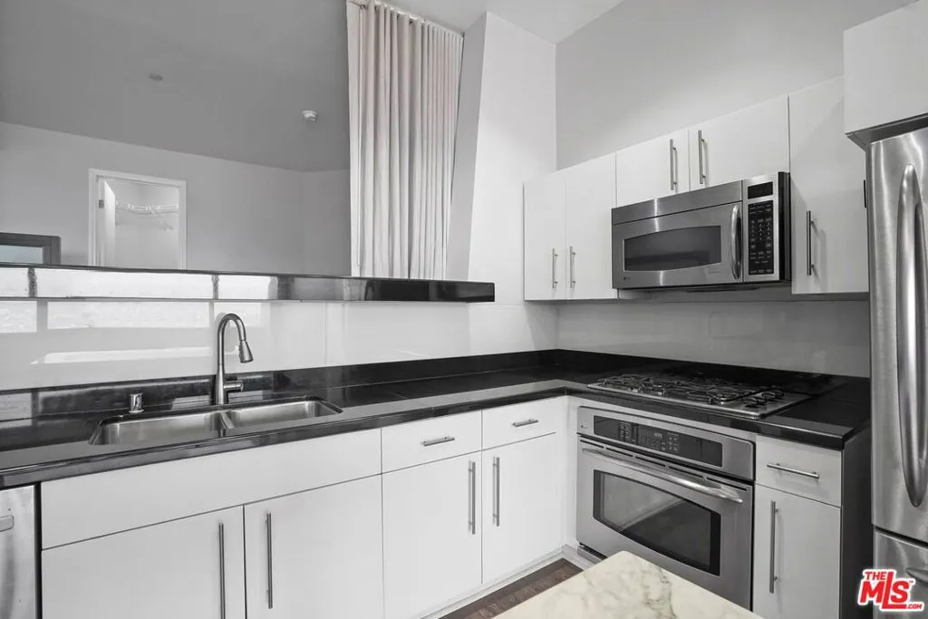 1100 Wilshire 3404, Los Angeles, California 90017 home-pic-11