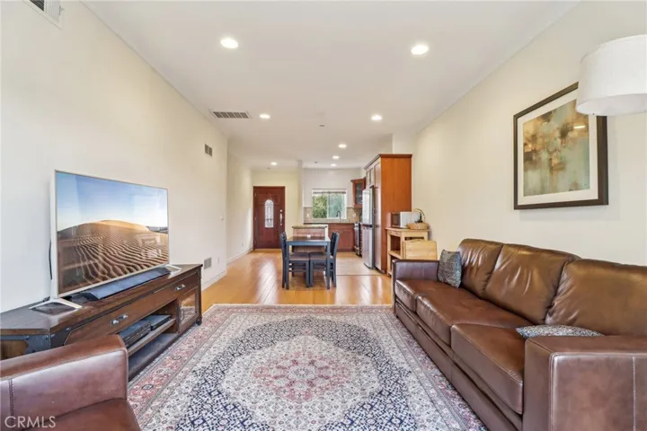 626 E Orange Grove Avenue 302, Burbank, California 91501