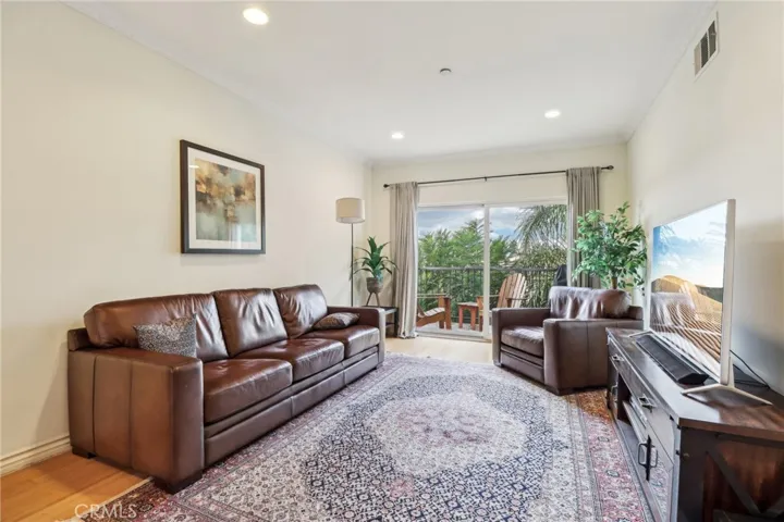 626 E Orange Grove Avenue 302, Burbank, California 91501