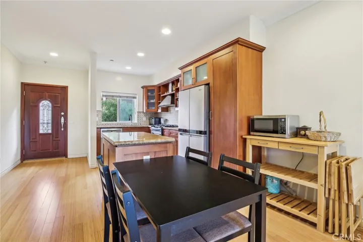 626 E Orange Grove Avenue 302, Burbank, California 91501