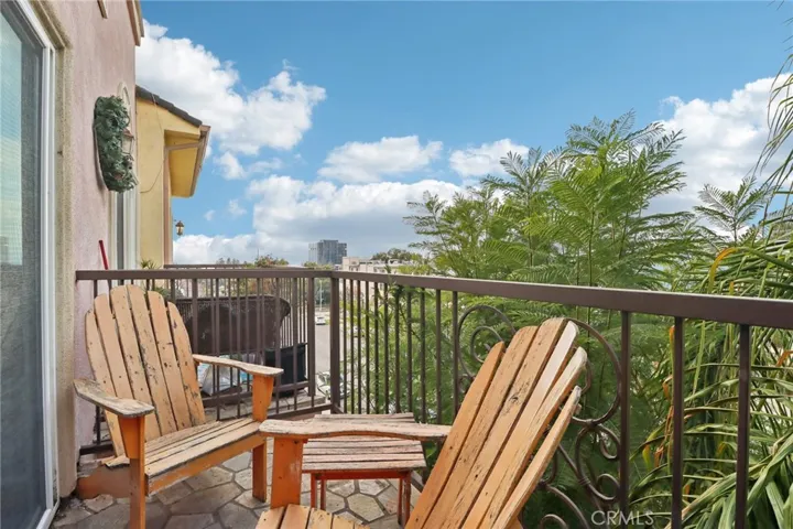 626 E Orange Grove Avenue 302, Burbank, California 91501