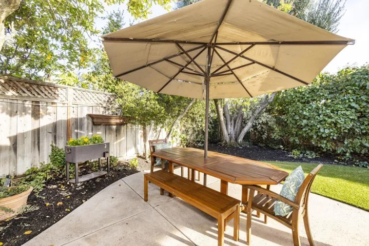 Outdoor Eating Space