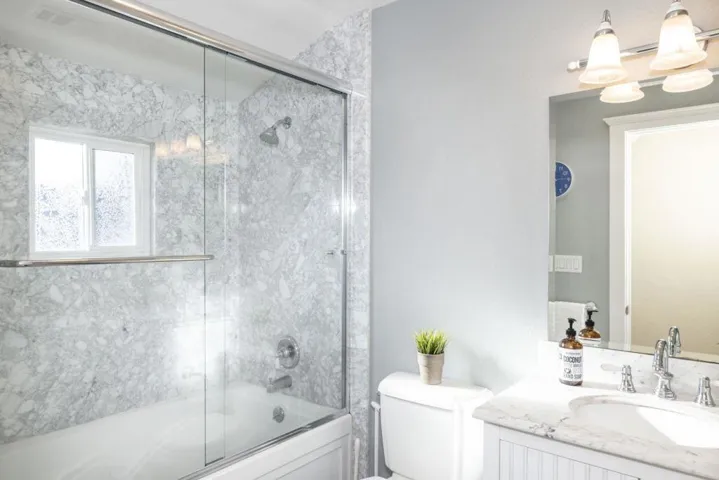 Hallway bathroom - upstairs