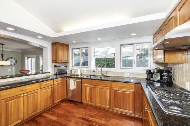 Kitchen - with views of backyard