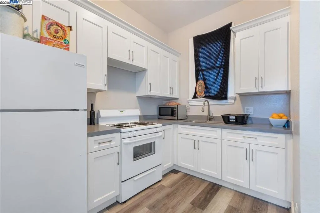 3214 13th Ave, Oakland, California 94610 home-pic-12