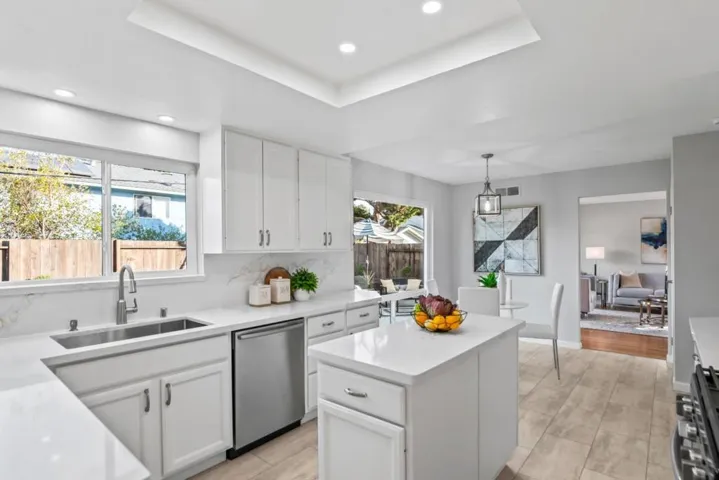 1032 Hollenbeck Avenue, Sunnyvale, California 94087