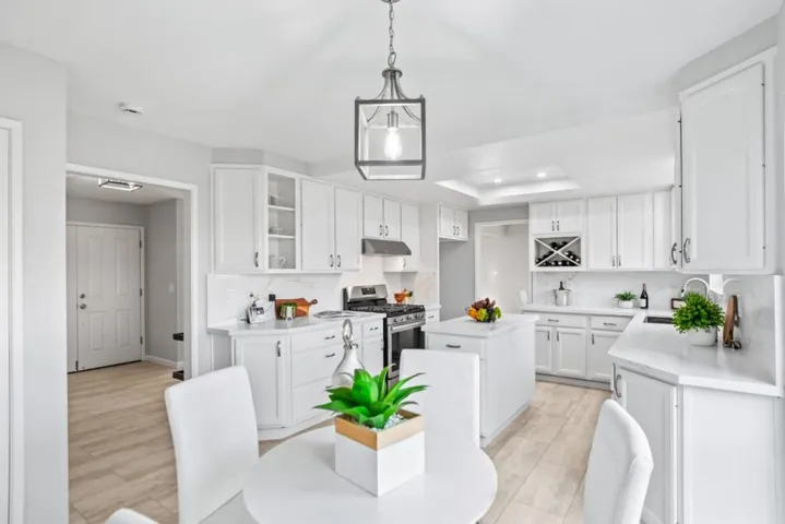 1032 Hollenbeck Avenue, Sunnyvale, California 94087