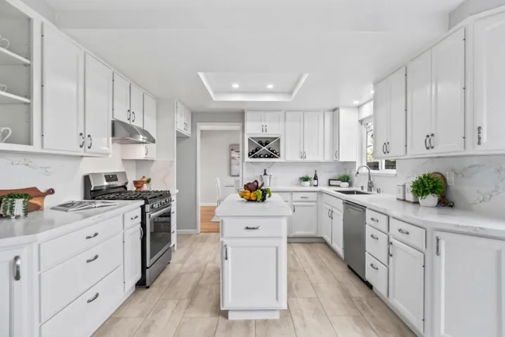 1032 Hollenbeck Avenue, Sunnyvale, California 94087