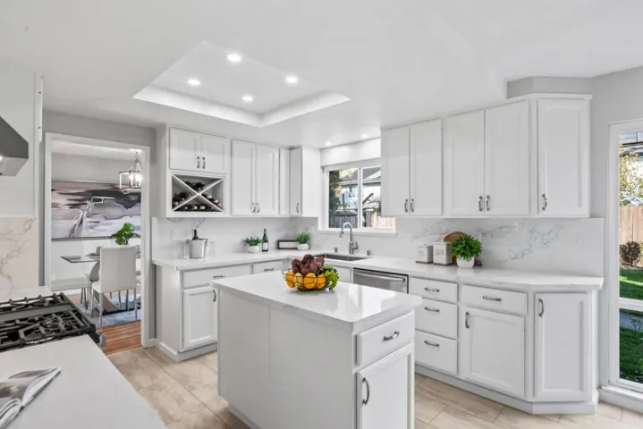 1032 Hollenbeck Avenue, Sunnyvale, California 94087