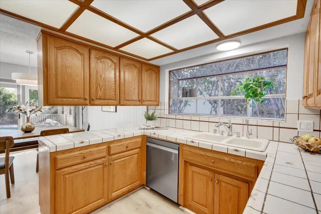 5930 Wilkinson Avenue, Valley Village, California 91607 home-pic-17