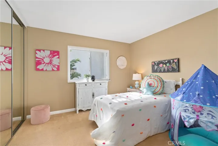 Large secondary bedroom