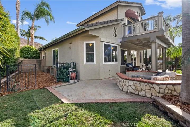 Large side yard