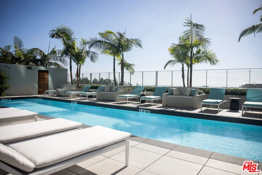 211 Elm Court 18b, Los Angeles, California 90067 home-pic-3