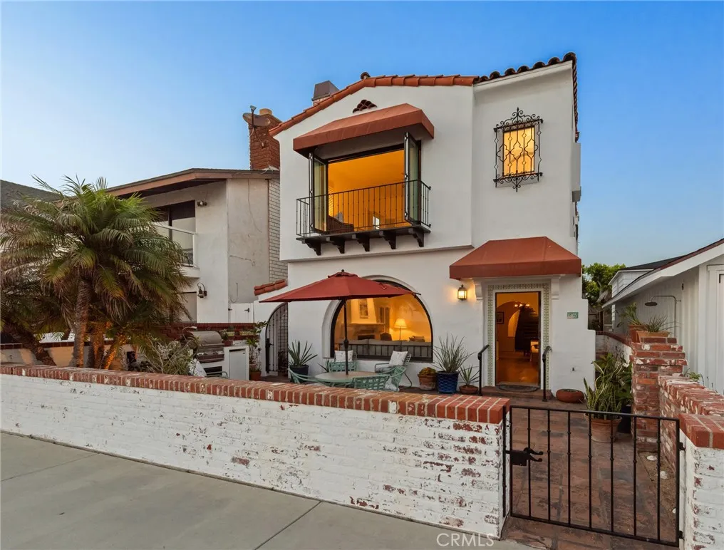 1305 E Balboa Boulevard, Newport Beach, California 92661 home-pic-0