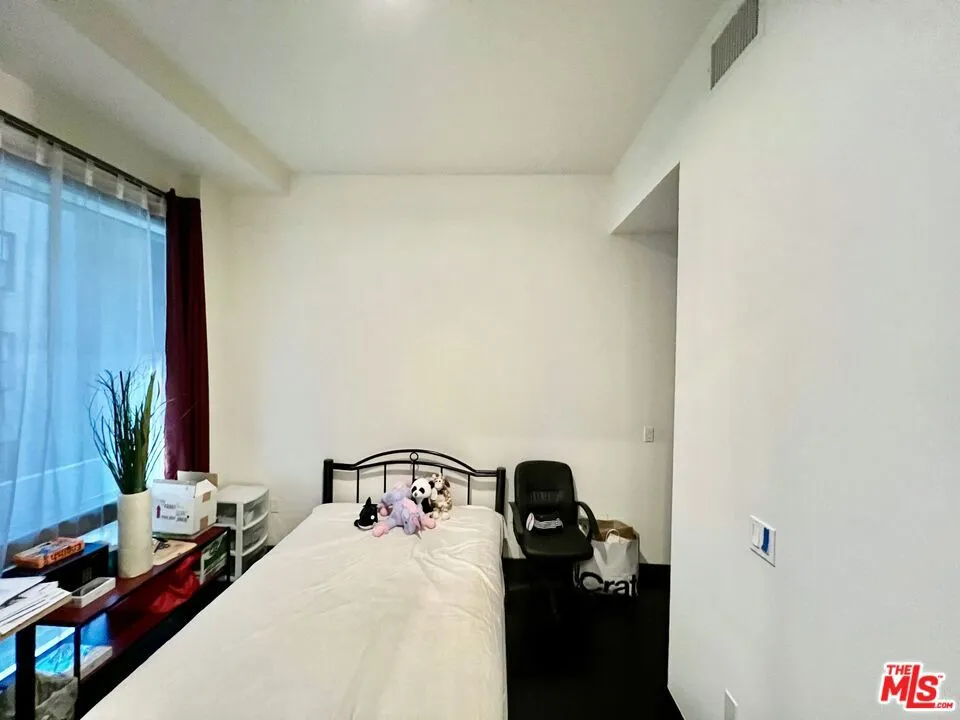 655 S Hope Street 607, Los Angeles, California 90017 home-pic-5