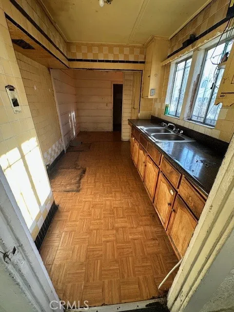 134 E 75th Street, Los Angeles, California 90003 home-pic-11