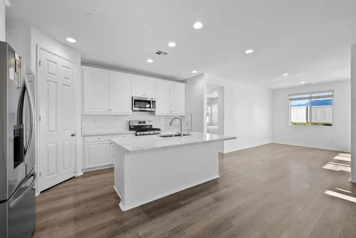 2810 Forestrun Street, Hemet, California 92543