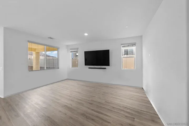 2810 Forestrun Street, Hemet, California 92543