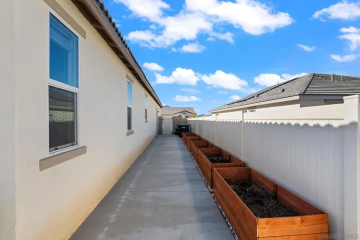 2810 Forestrun Street, Hemet, California 92543