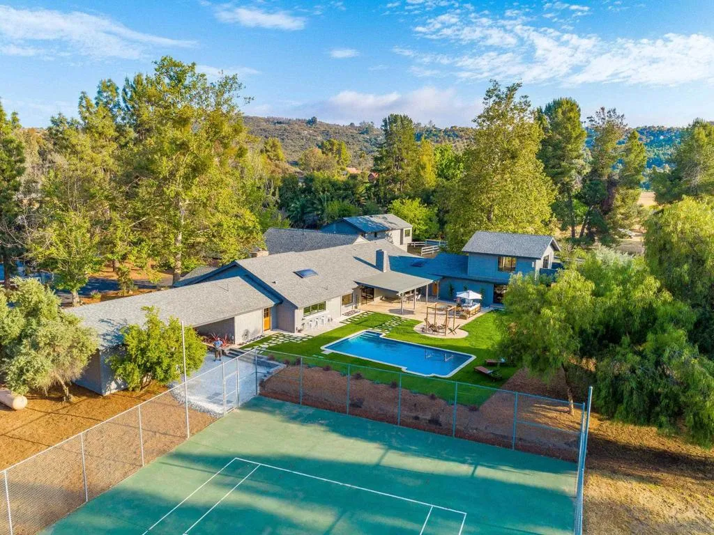28114 Queensbridge Rd, Valley Center, California 92082 home-pic-1