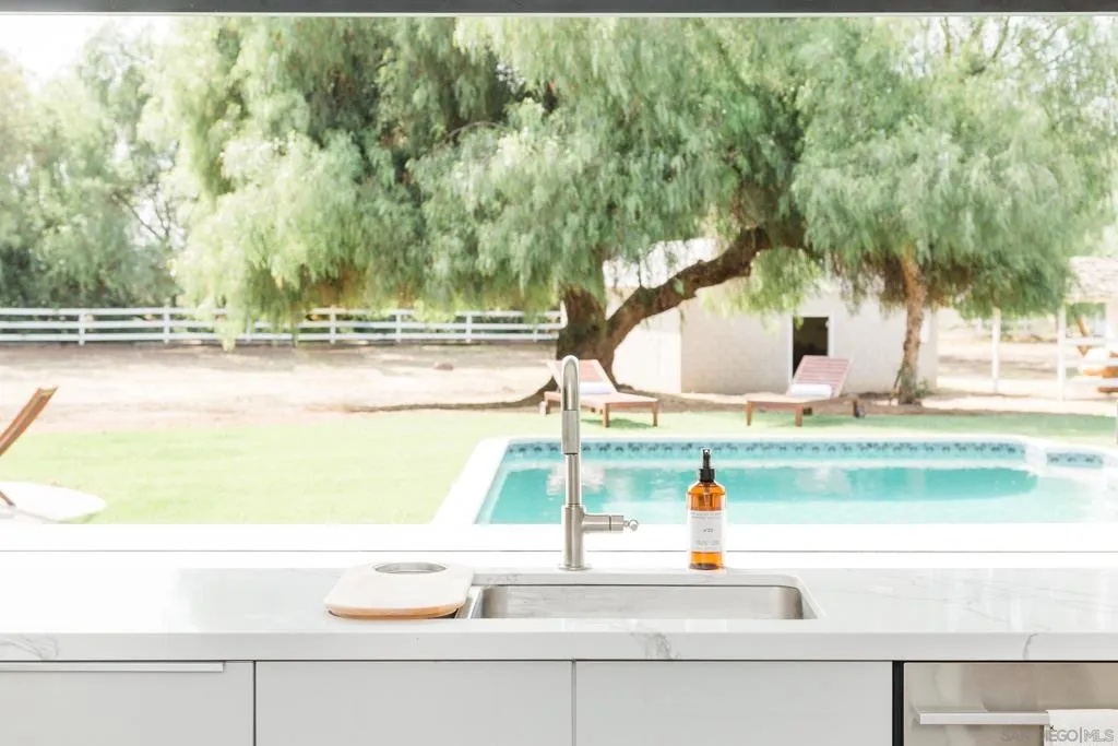 28114 Queensbridge Rd, Valley Center, California 92082 home-pic-4