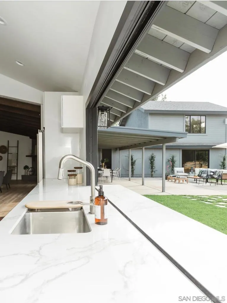 28114 Queensbridge Rd, Valley Center, California 92082 home-pic-9