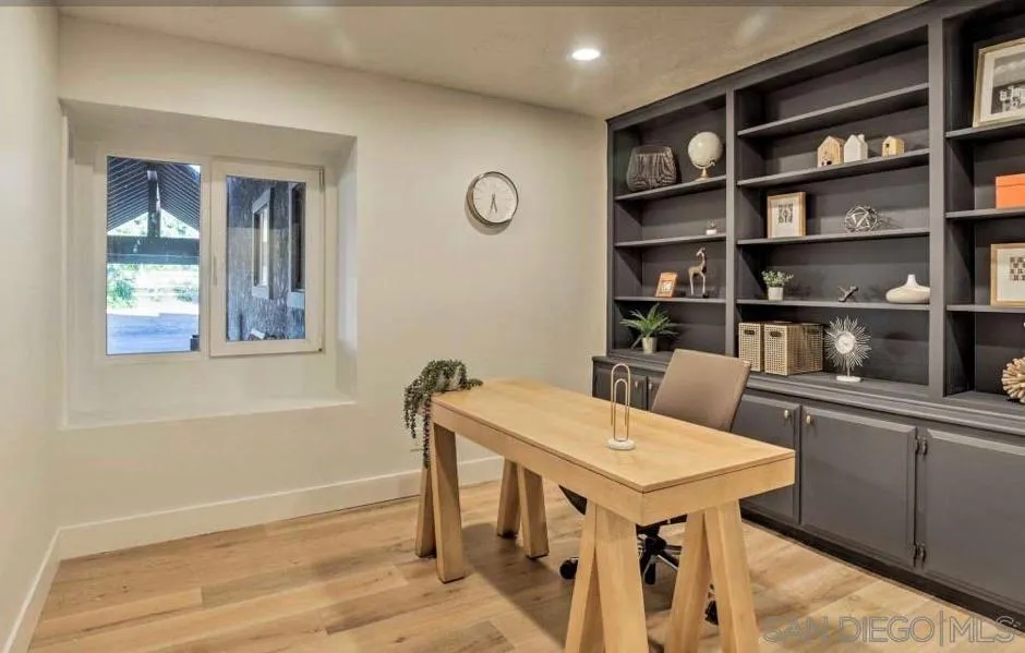 28114 Queensbridge Rd, Valley Center, California 92082 home-pic-23
