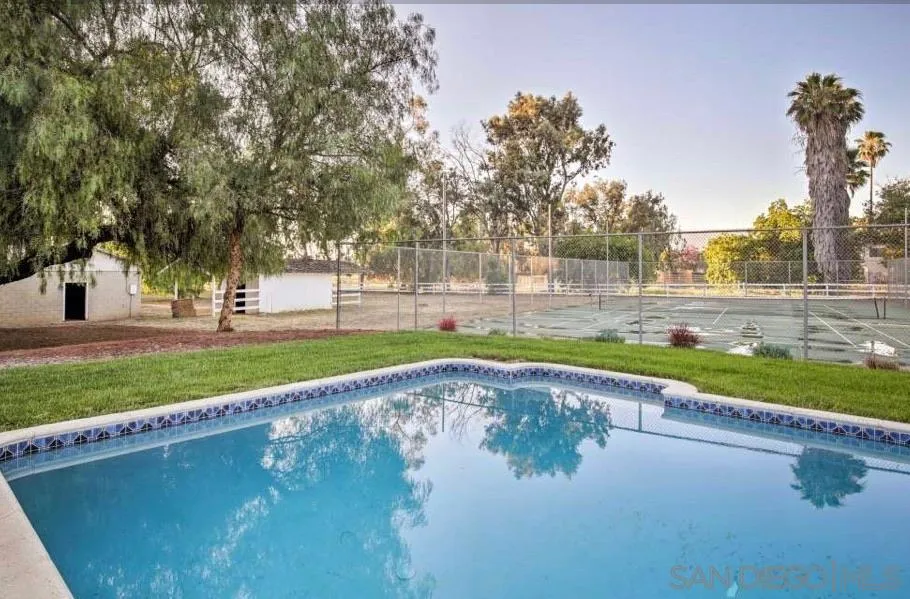 28114 Queensbridge Rd, Valley Center, California 92082 home-pic-22