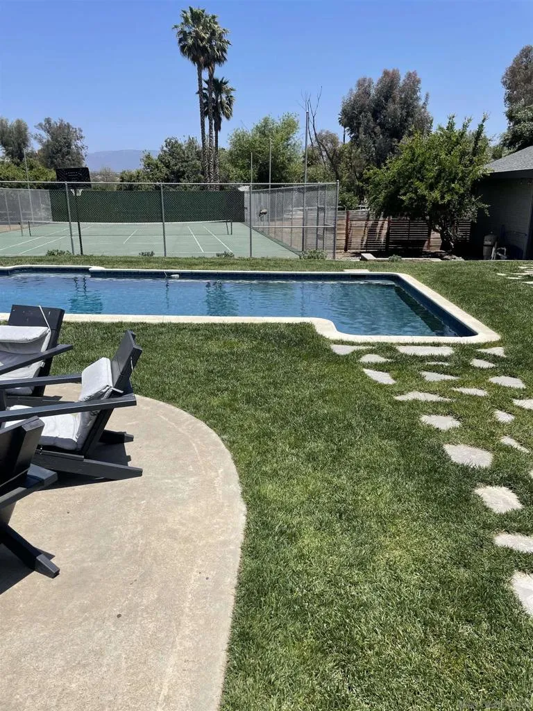 28114 Queensbridge Rd, Valley Center, California 92082 home-pic-40