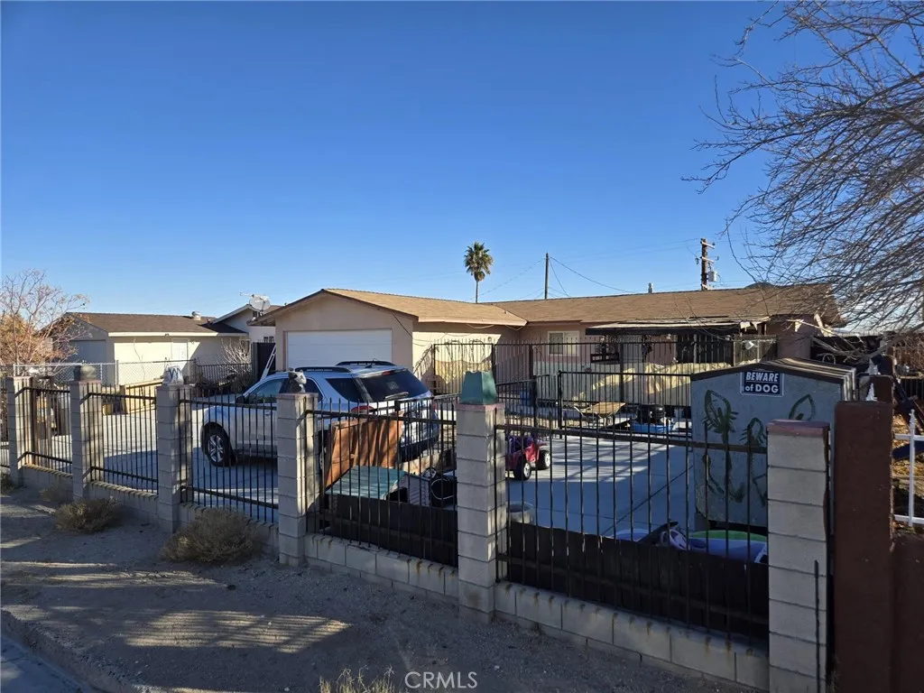 217 Plaimor Avenue, Barstow, California 92311 home-pic-1