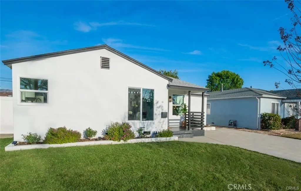 1484 N Clybourn Avenue, Burbank, California 91505 home-pic-1