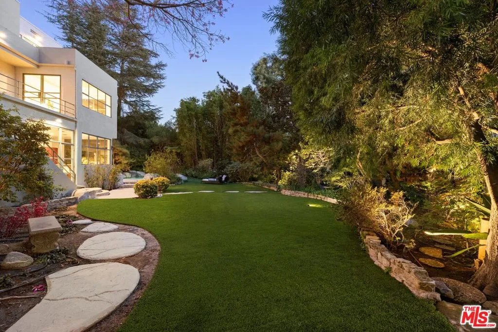 2477 Canyon Oak Drive, Los Angeles, California 90068 home-pic-9