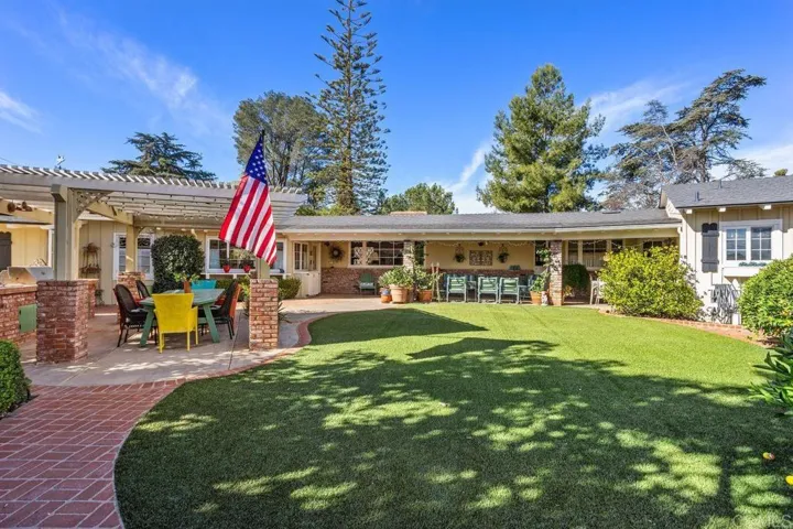 445 Idaho Avenue, Escondido, California 92025