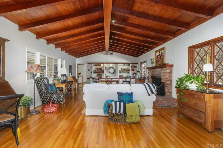 445 Idaho Avenue, Escondido, California 92025