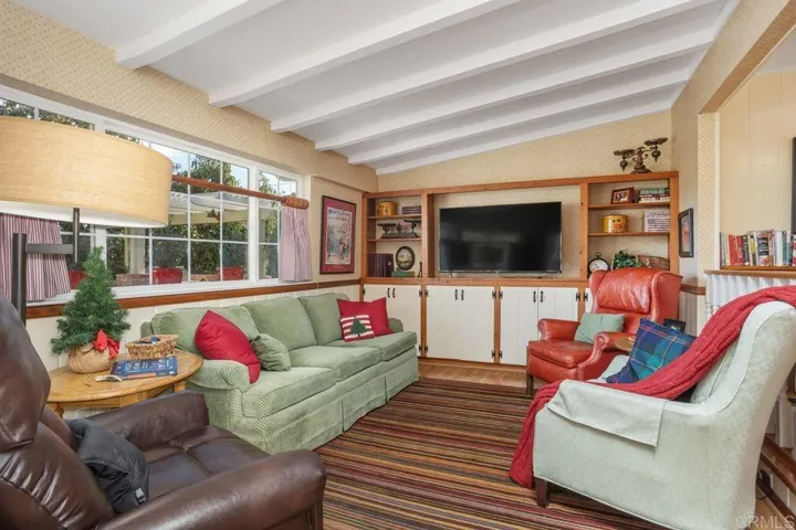 445 Idaho Avenue, Escondido, California 92025