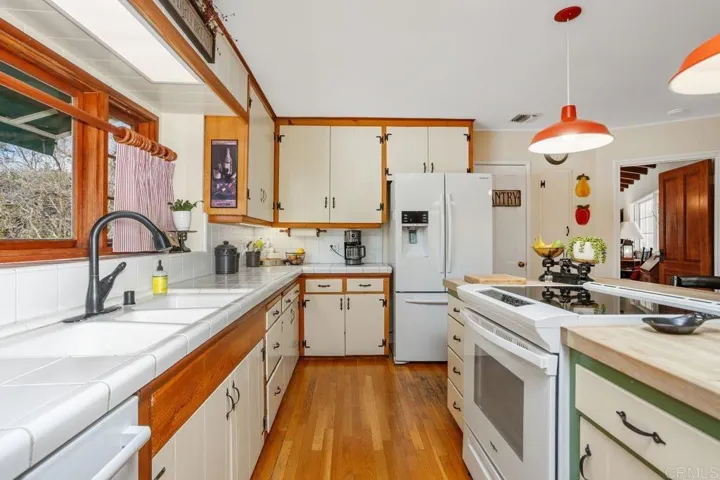 445 Idaho Avenue, Escondido, California 92025