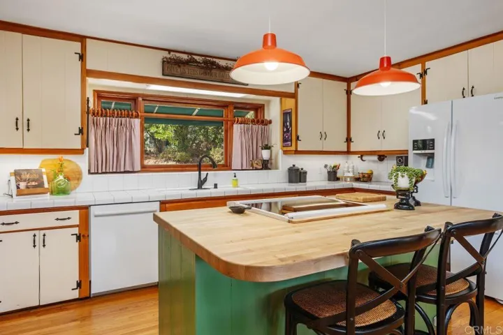 445 Idaho Avenue, Escondido, California 92025