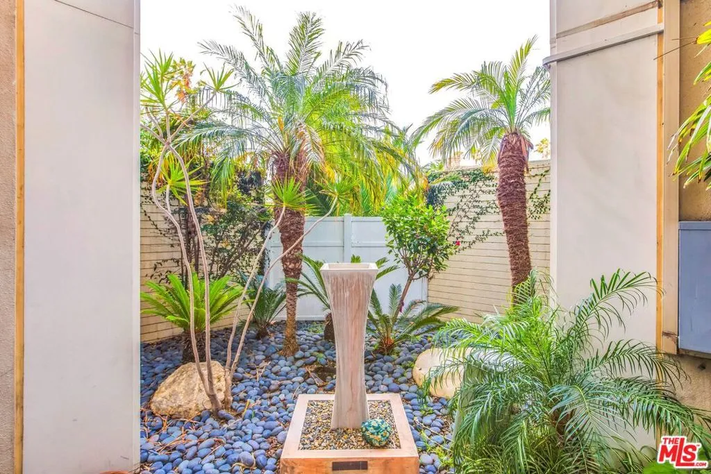 2999 E Ocean Boulevard 120, Long Beach, California 90803 home-pic-24