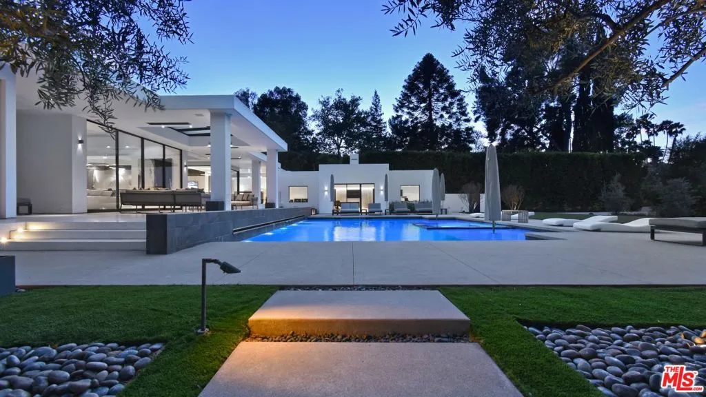 16032 Valley Vista Boulevard, Encino, California 91436, 4 Bedrooms Bedrooms, ,7 BathroomsBathrooms,Residential,For Sale,VALLEY VISTA,25479313