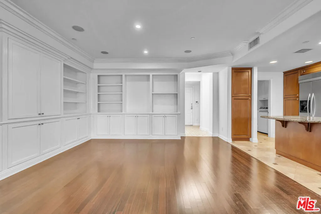 143 N Arnaz Drive 304, Beverly Hills, California 90211 home-pic-10