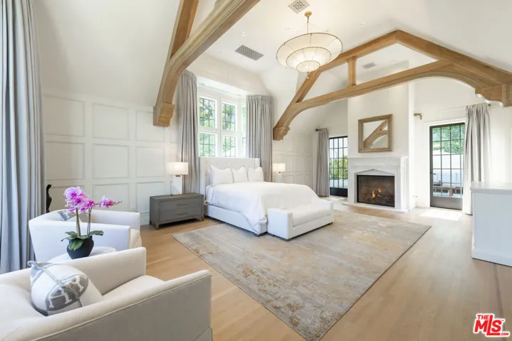 10950 Bellagio Road, Los Angeles, California 90077