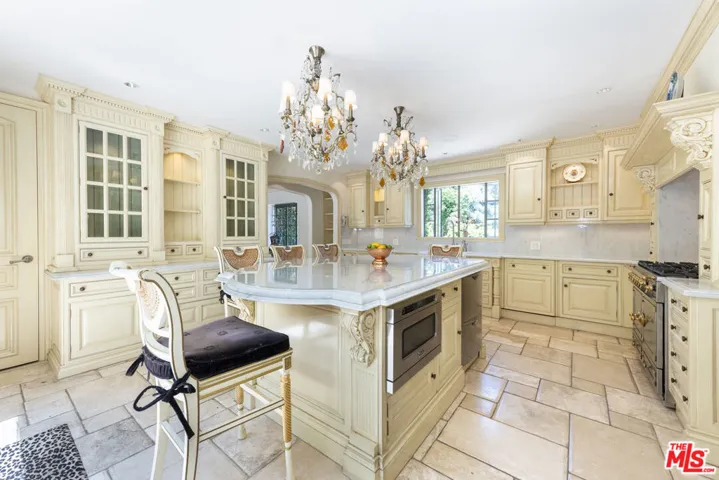 10950 Bellagio Road, Los Angeles, California 90077