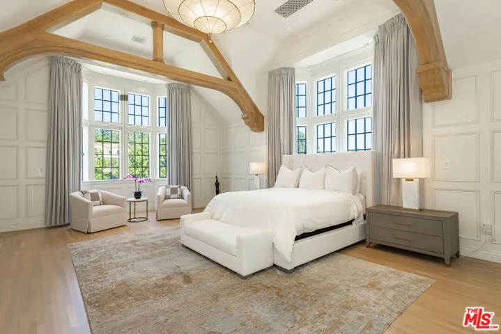 10950 Bellagio Road, Los Angeles, California 90077