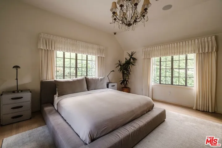 10950 Bellagio Road, Los Angeles, California 90077